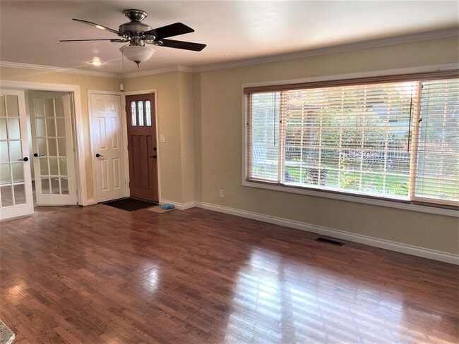 Building Photo - Classic Updated Home Near Whatcom Falls!