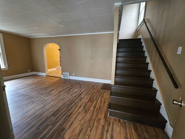 Building Photo - 3 Bedroom Home