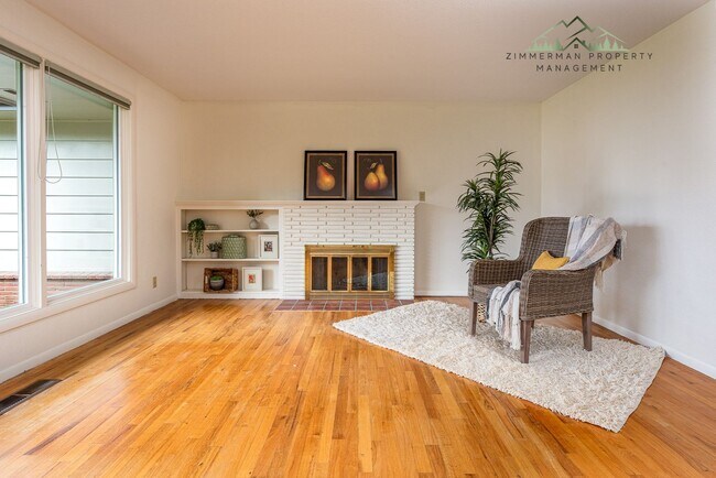 Building Photo - Amazing Cal Young Neighborhood! Beautiful ...