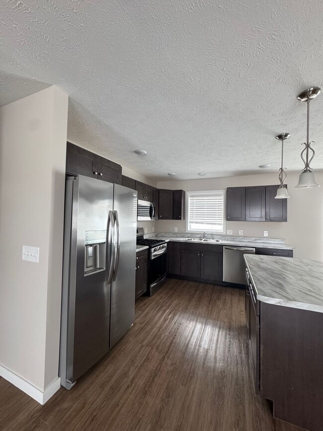 Building Photo - Stylish Ranch Home with Open Floor Plan in...