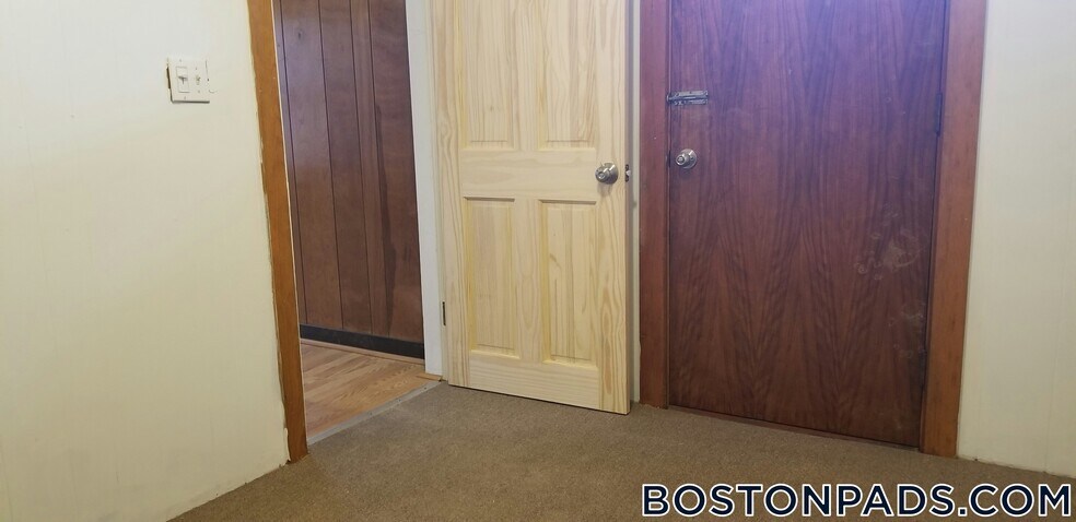Building Photo - 105 Buttonwood St
