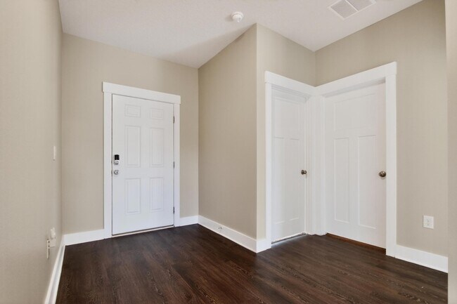 Building Photo - 1110 Shoal River Dr