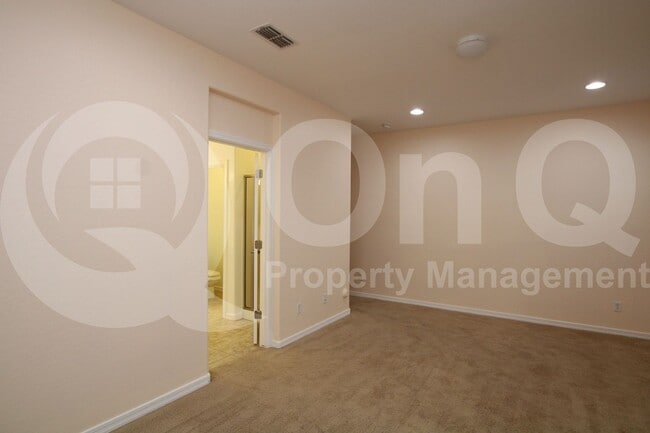 Building Photo - 1465 E Ibis St