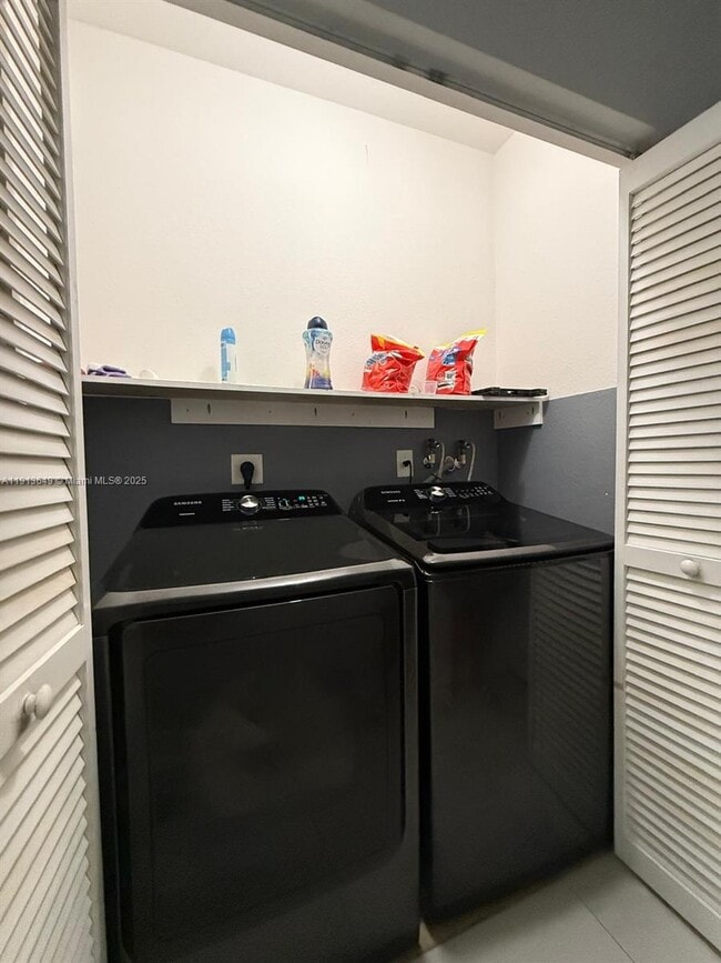 Building Photo - 239 SE 31st Terrace