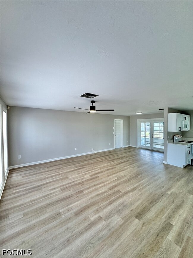 Building Photo - 7346 Captiva Blvd