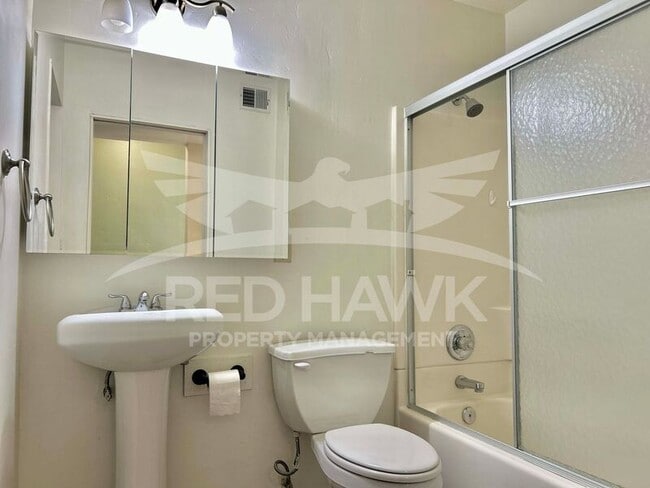 Building Photo - 820 W University Dr