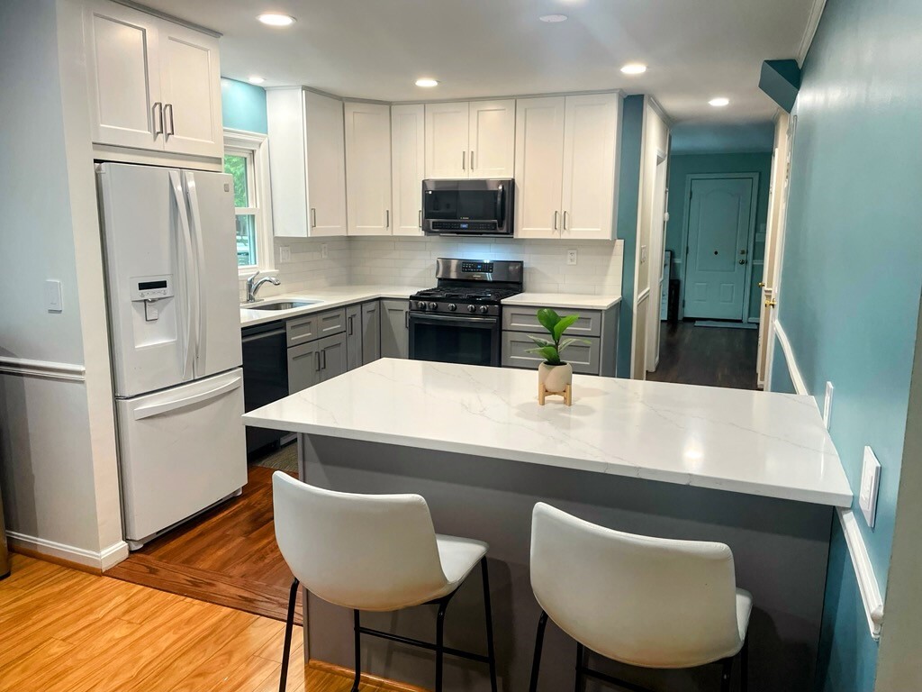 Kitchen - 740 Tiffany Ct