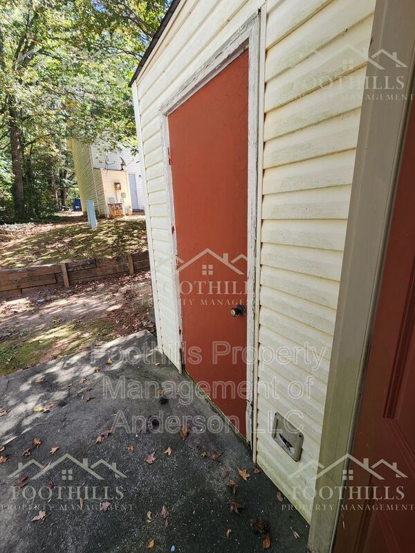 Building Photo - 108 Woodland Dr