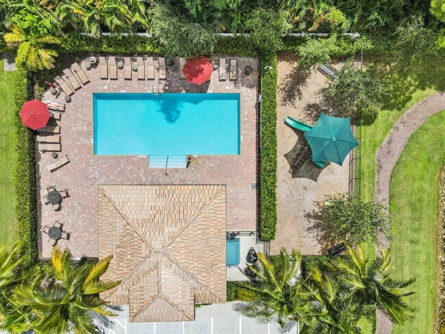 Building Photo - 2757 Troubadour St