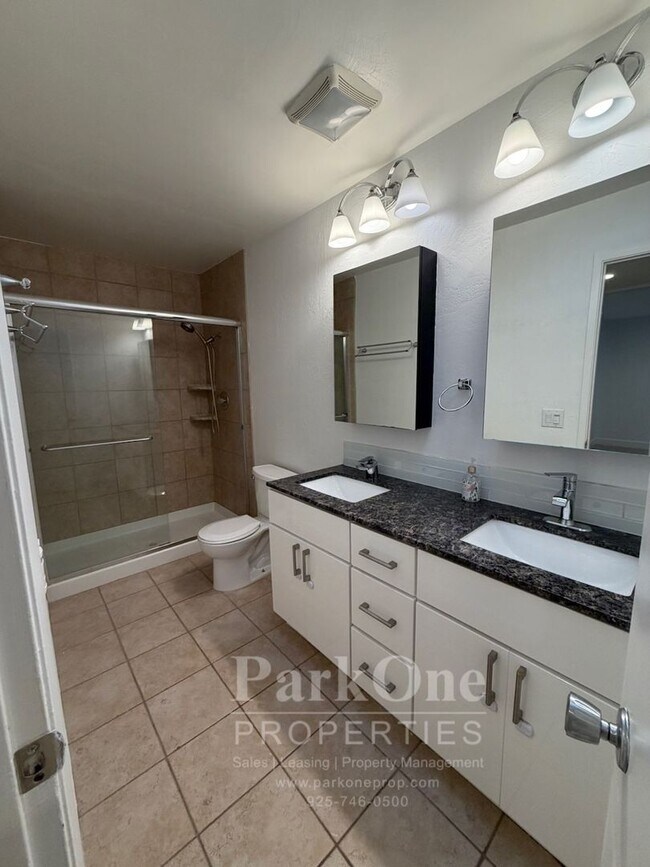 Building Photo - Spacious Condo Near Downtown Walnut Creek Available Now!