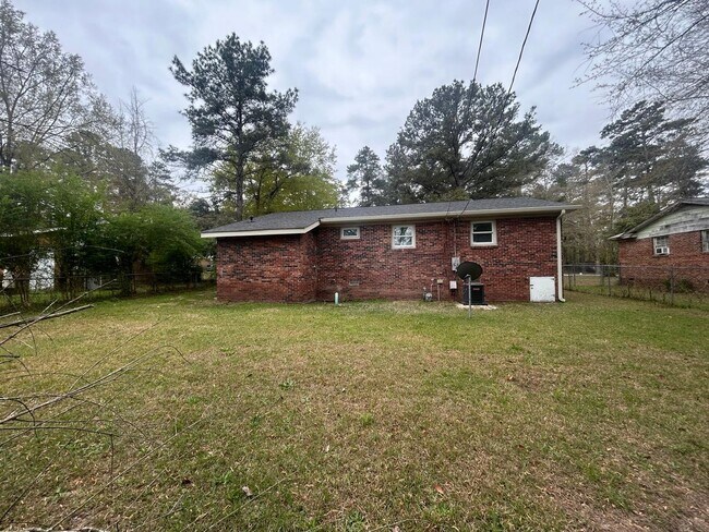 Building Photo - 4BR Home Minutes from Downtown & Fort Jackson