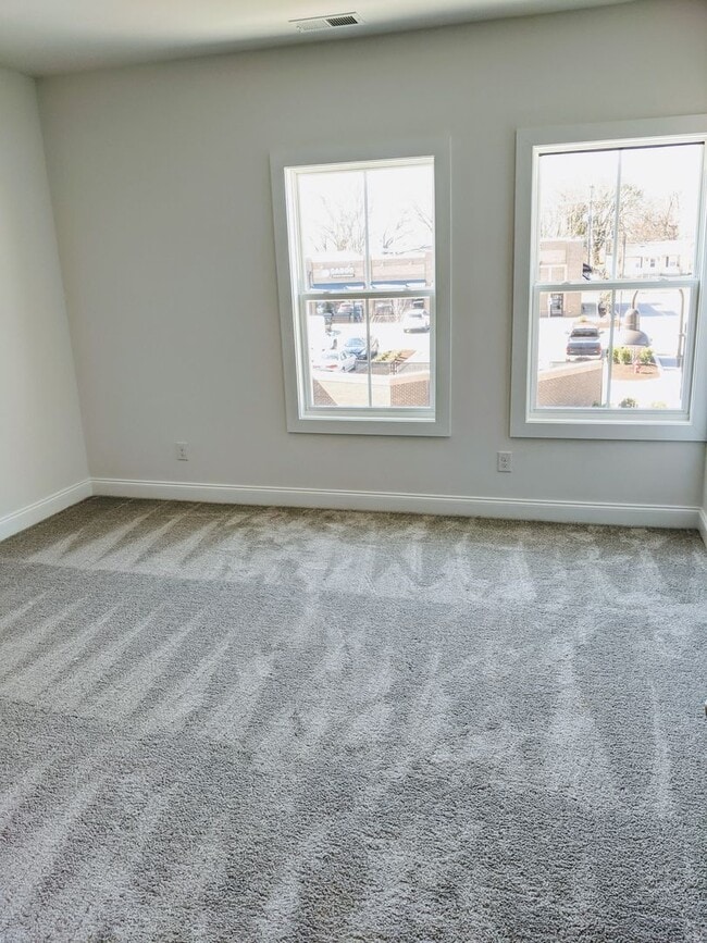 Building Photo - Luxury Town Home - Williamson County - End Unit