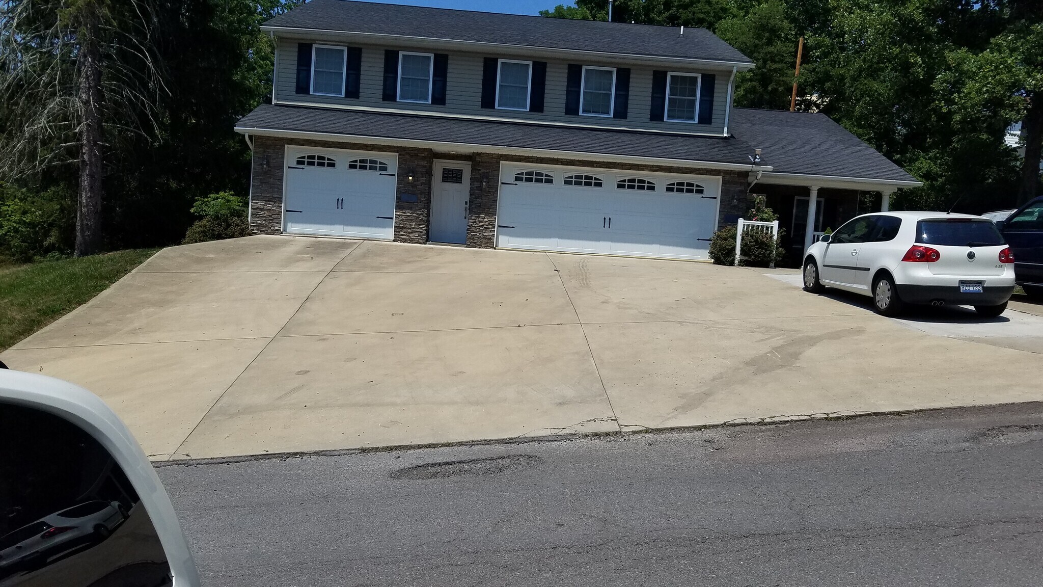 Building Photo - 1347 Headlee Ave