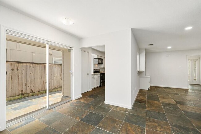 Building Photo - 4406 Basswood Ln