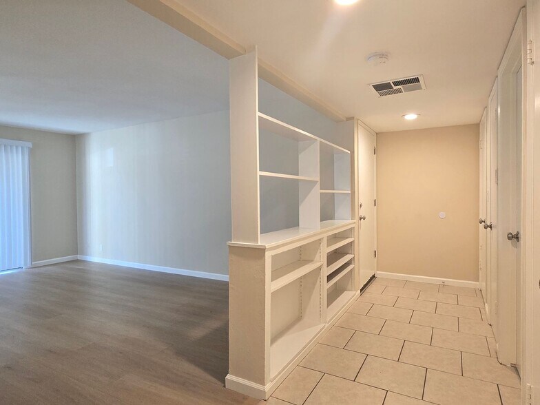 Building Photo - 1643 Maurice Ln