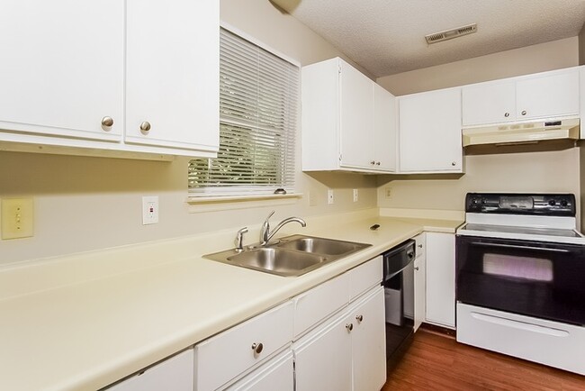 Building Photo - Lovely 3 Bedroom Home in Madison