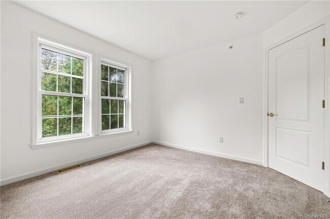 Building Photo - 45 High Point Cir
