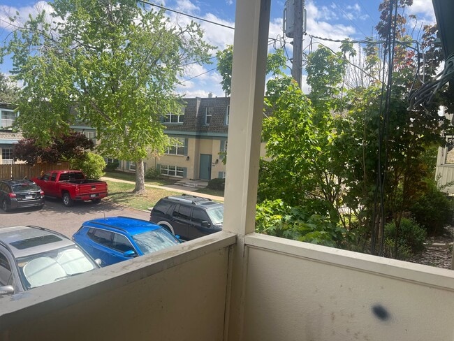 Building Photo - 3 Bedroom available Near Cherry Creek State Park!
