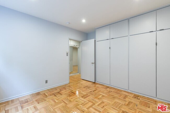 Building Photo - 1155 N Clark St