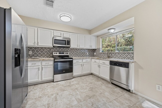 Building Photo - 3330 Beech Point Dr