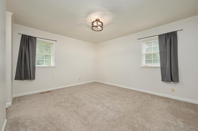Building Photo - Beautiful Brick Ranch Home in Franklin
