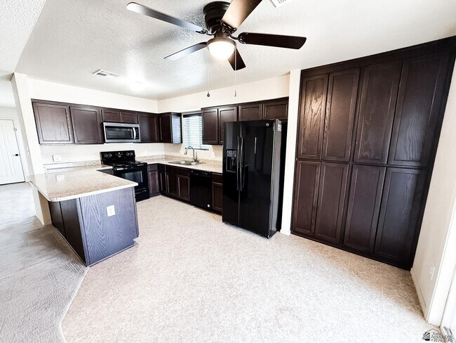 Building Photo - 1175 S 47th Ave