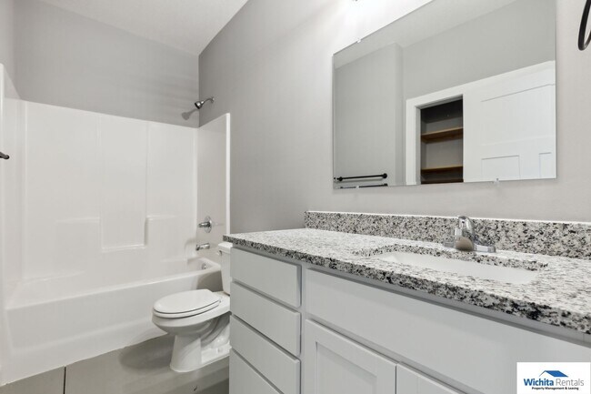 Building Photo - 1012-1012 W 55th St S