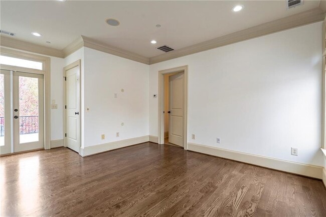 Building Photo - 58 Sheridan Dr NE