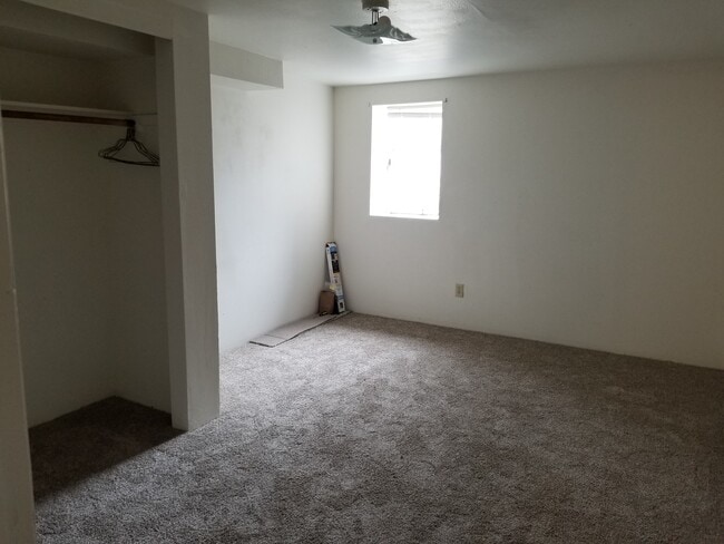 Building Photo - Triplex