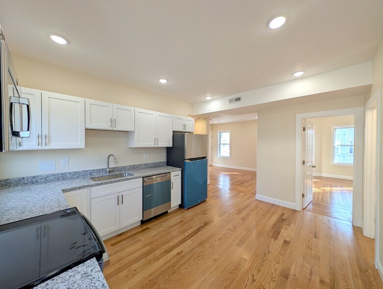 Building Photo - 5 Lowell Cir