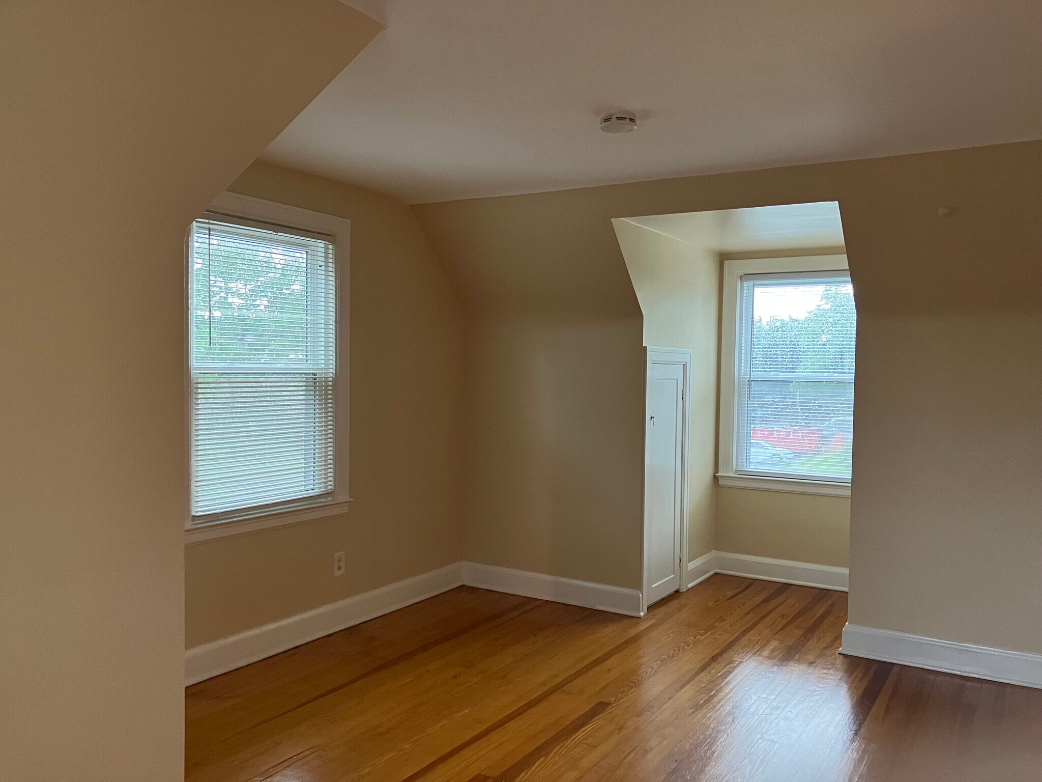 Bedroom #1 - 31 Linwood Ave