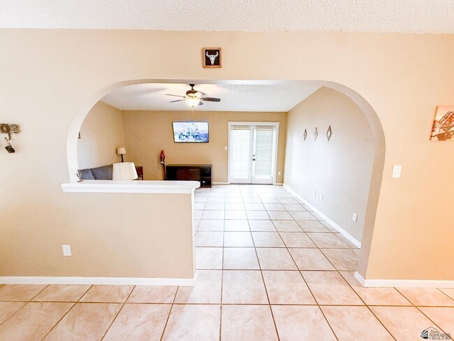 Building Photo - 1465 E Laguna Pl