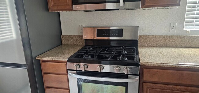 Building Photo - Beautiful 2 bedroom home for rent