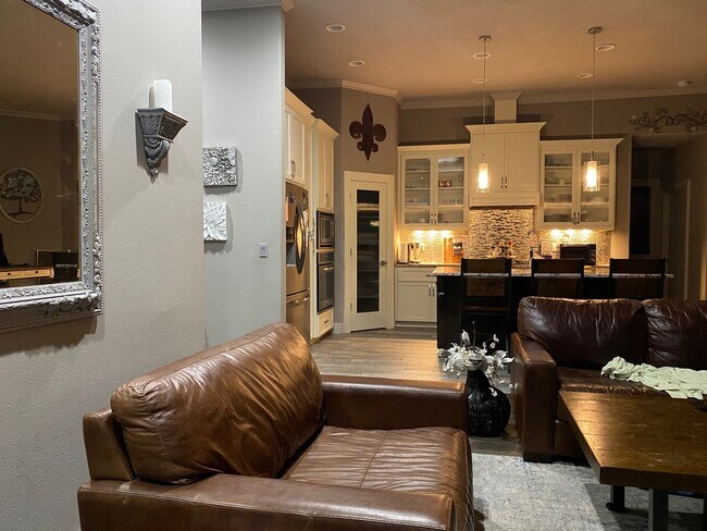 Building Photo - VIDEOTOUR: Executive-Style Custom Home, Incredible Quality! PETS WELCOME