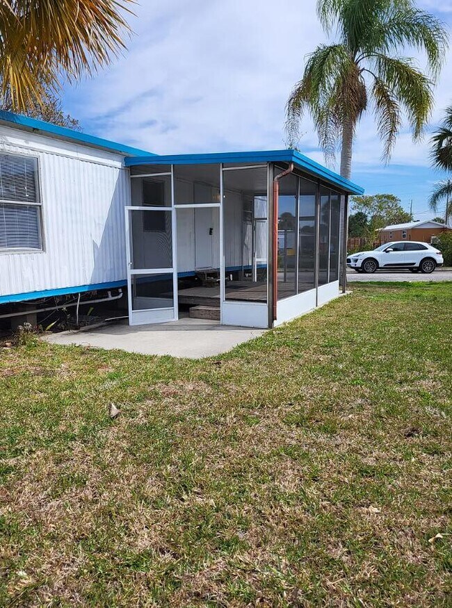 Building Photo - 6727 Saltwater Blvd