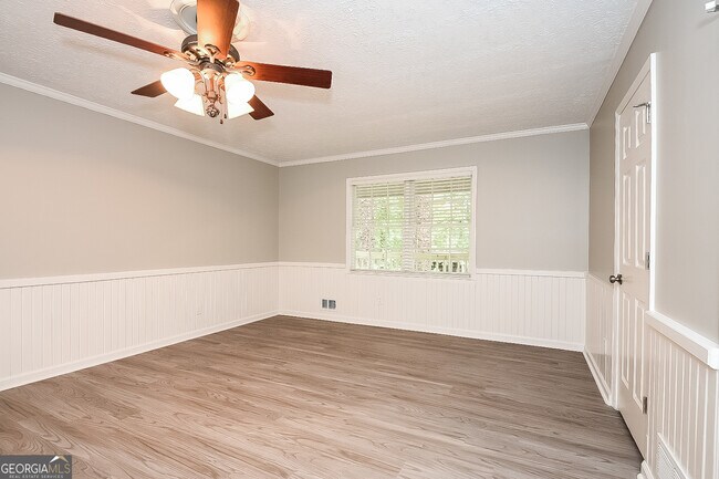 Building Photo - 220 Carmichael Rd