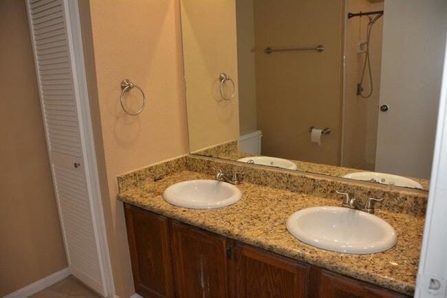 Building Photo - 13 Hickorybark Dr