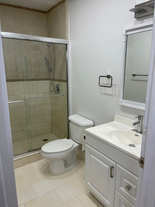 Building Photo - 9191 Fontainebleau Blvd