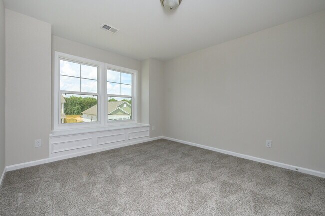 Building Photo - Elegant 4 Bedroom, 2 Bathroom Home with Modern Finishes & Open-Concept Living $2,150/mo rent