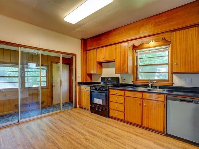 Building Photo - Downtown Verona Home - Completely Remodele...