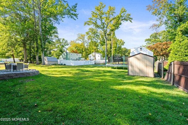 Building Photo - 437 Redmond Ave