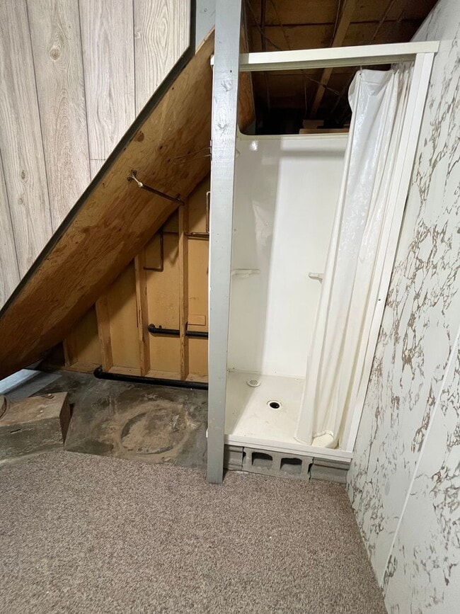 Building Photo - East Side 2 Bed/2 Bath w/ Bonus Room!