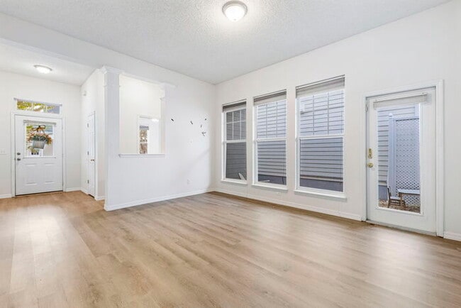 Building Photo - Centrally Located in Celebration Village