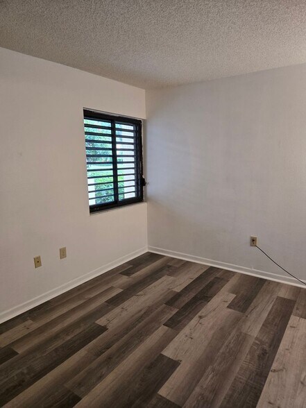 Building Photo - 5196 Lake Village Dr