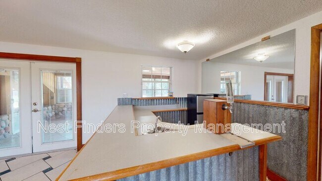 Building Photo - 552 Seagate Ave