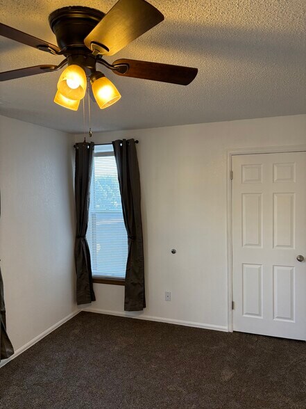 Building Photo - 301 W Abriendo Ave