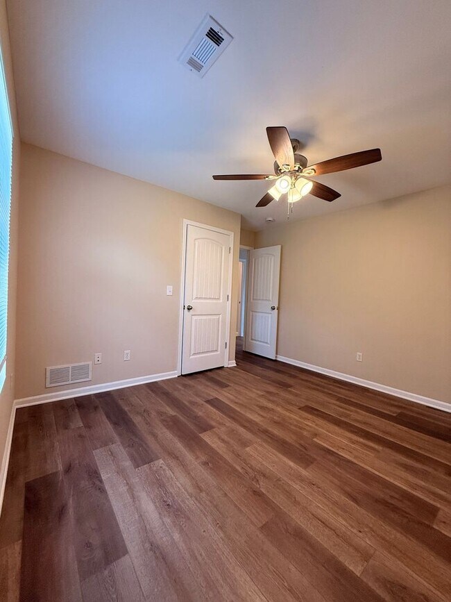 Building Photo - 1574-MF2-E4