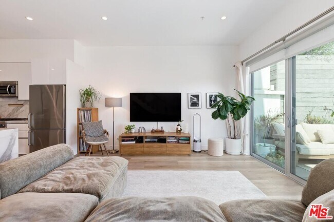 Building Photo - 957 Figueroa Terrace