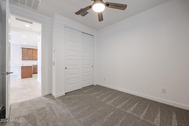 Building Photo - 2071 W Bramble Berry Ln