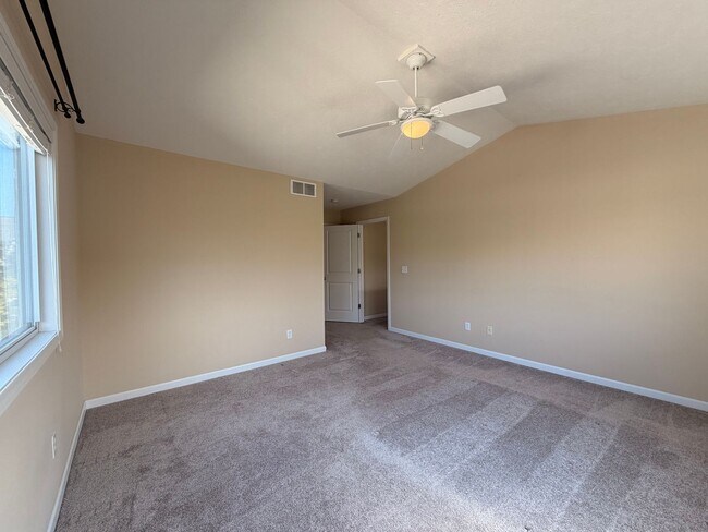 Building Photo - 3050 Ledgestone Pl NE